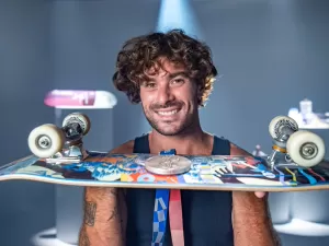 Pedro Barros relembra prata olímpica no skate em especial da TV Globo
