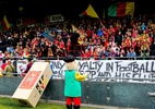 Clube belga declara falência e realiza funeral com caixões e torcida no estádio - Reprodução/@kvoostende/X