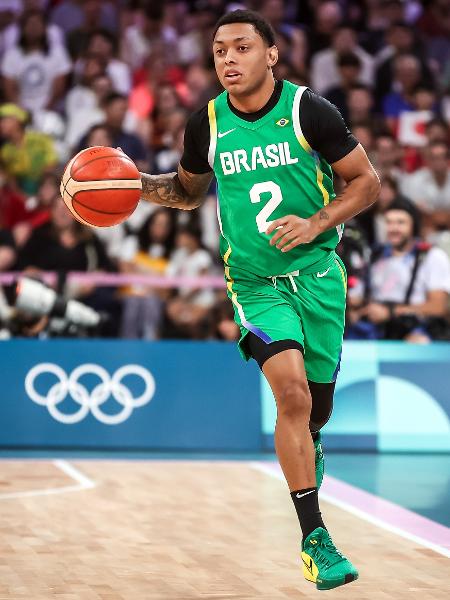 Yago em ação com a seleção brasileira de basquete masculino nos Jogos Olímpicos de Paris-2024