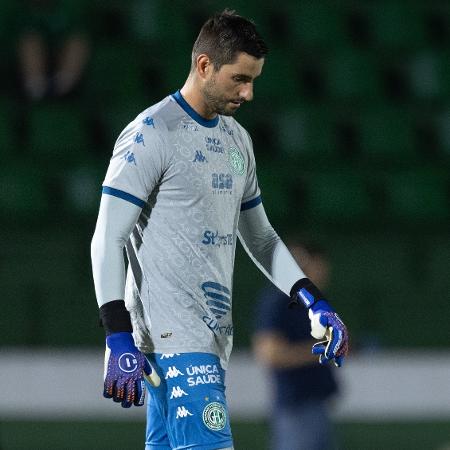 Goleiro Pegorari, do Guarani, durante jogo contra o Amazonas pela Série B - Diogo Reis/AGIF