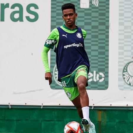 Estêvão, em treino pelo Palmeiras