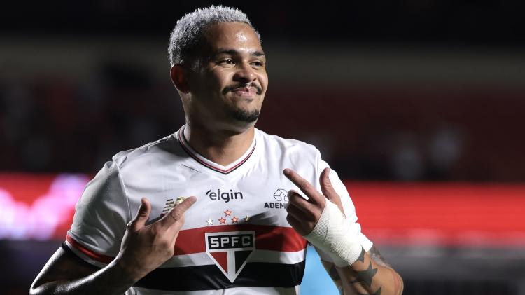 Luciano comemora gol marcado pelo São Paulo contra o Náutico na Copa do Brasil Luciano comemora gol marcado pelo São Paulo contra o Náutico na Copa do Brasil