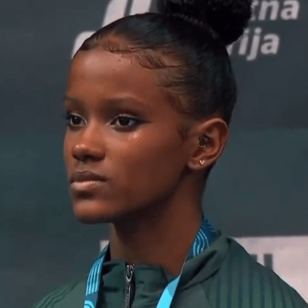 Júlia Coutinho se emociona ao receber medalha de ouro no solo na Copa do Mundo de Ginástica Artística em Koper Júlia Coutinho se emociona ao receber medalha de ouro no solo na Copa do Mundo de Ginástica Artística em Koper