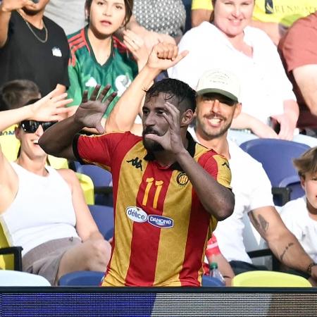 Belaili, do Espérance, comemora com a torcida gol marcado contra o Los Angeles FC pelo Mundial de Clubes Belaili, do Espérance, comemora com a torcida gol marcado contra o Los Angeles FC pelo Mundial de Clubes
