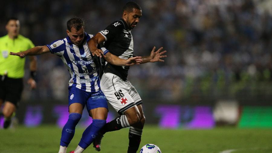 Paulo Henrique em ação durante jogo entre CSA e Vasco na Copa do Brasil Paulo Henrique em ação durante jogo entre CSA e Vasco na Copa do Brasil