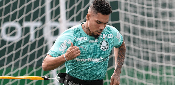 Paulinho evolui na recuperação, mas segue como desfalque do Palmeiras