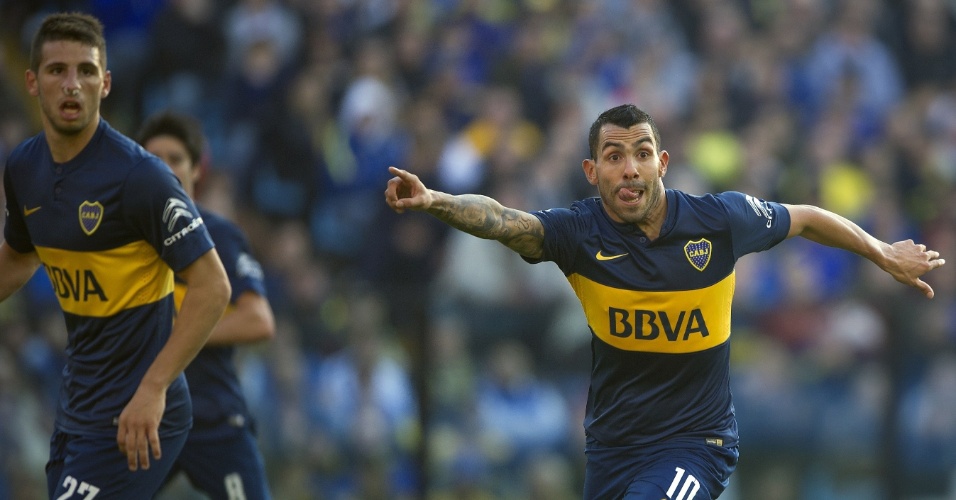 Calleri e Tevez em ação no confronto entre Boca Juniors e Quilmes, válido pelo Campeonato Argentino