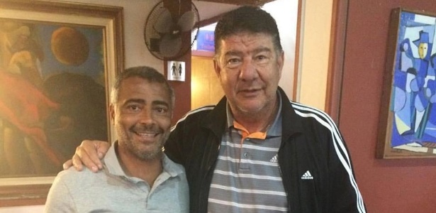 Romário posa ao lado de Joel Santana, após reunião sobre filiação do treinador ao PSB - Reprodução/Facebook