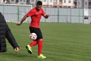 André Santos dá assistência, time de Zico vence e aumenta invencibilidade