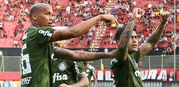 Deyverson comemora gol com Dudu no Palmeiras - Cesar Greco/Ag. Palmeiras/Divulgação
