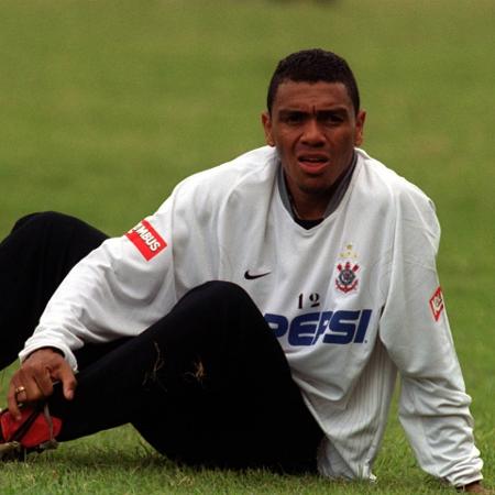 Leandro em treino do Corinthians no dia 9/5/2003 - Fernando Santos/Folha Imagem - Fernando Santos/Folha Imagem
