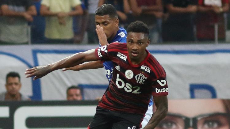 Vitinho não teve boa atuação contra o Cruzeiro - Fernando Moreno/AGIF