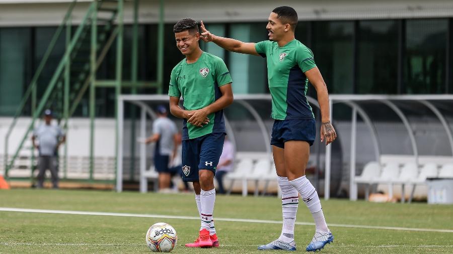 Gilberto e Miguel durante treino do Fluminense - Lucas Merçon/FFC