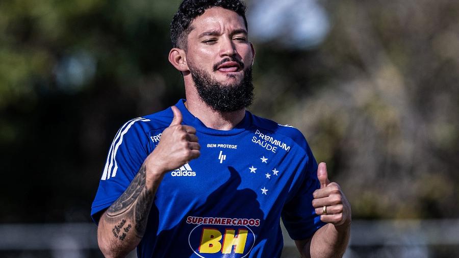 Arthur Caíke, atacante do Cruzeiro, celebra vitória - Gustavo Aleixo/Cruzeiro