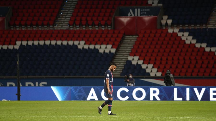 Neymar deixa o campo após ser expulso no clássico PSG x Olympique de Marselha - Xavier Laine/Getty Images