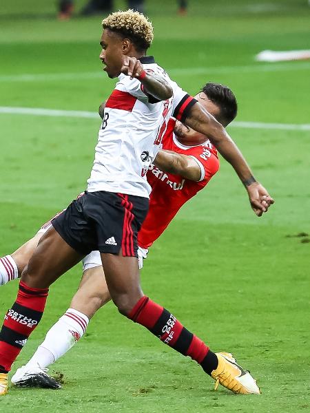 Heitor e Vitinho em Inter 2 x 2 Flamengo - Pedro H. Tesch/AGIF