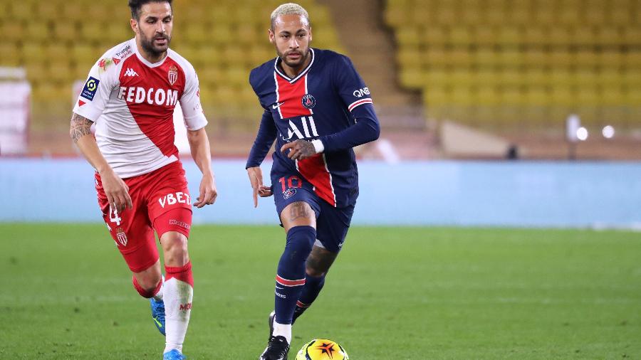 Neymar durante jogo entre PSG e Monaco pelo Campeonato Francês - Valery HACHE / AFP