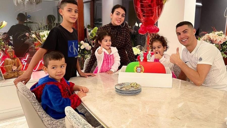 Cristiano Ronaldo comemora aniversário com a família - Instagram