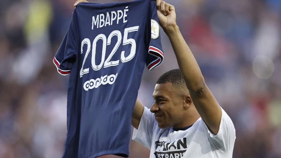 Mbappé comemora renovação com PSG - Christian Hartmann/Reuters