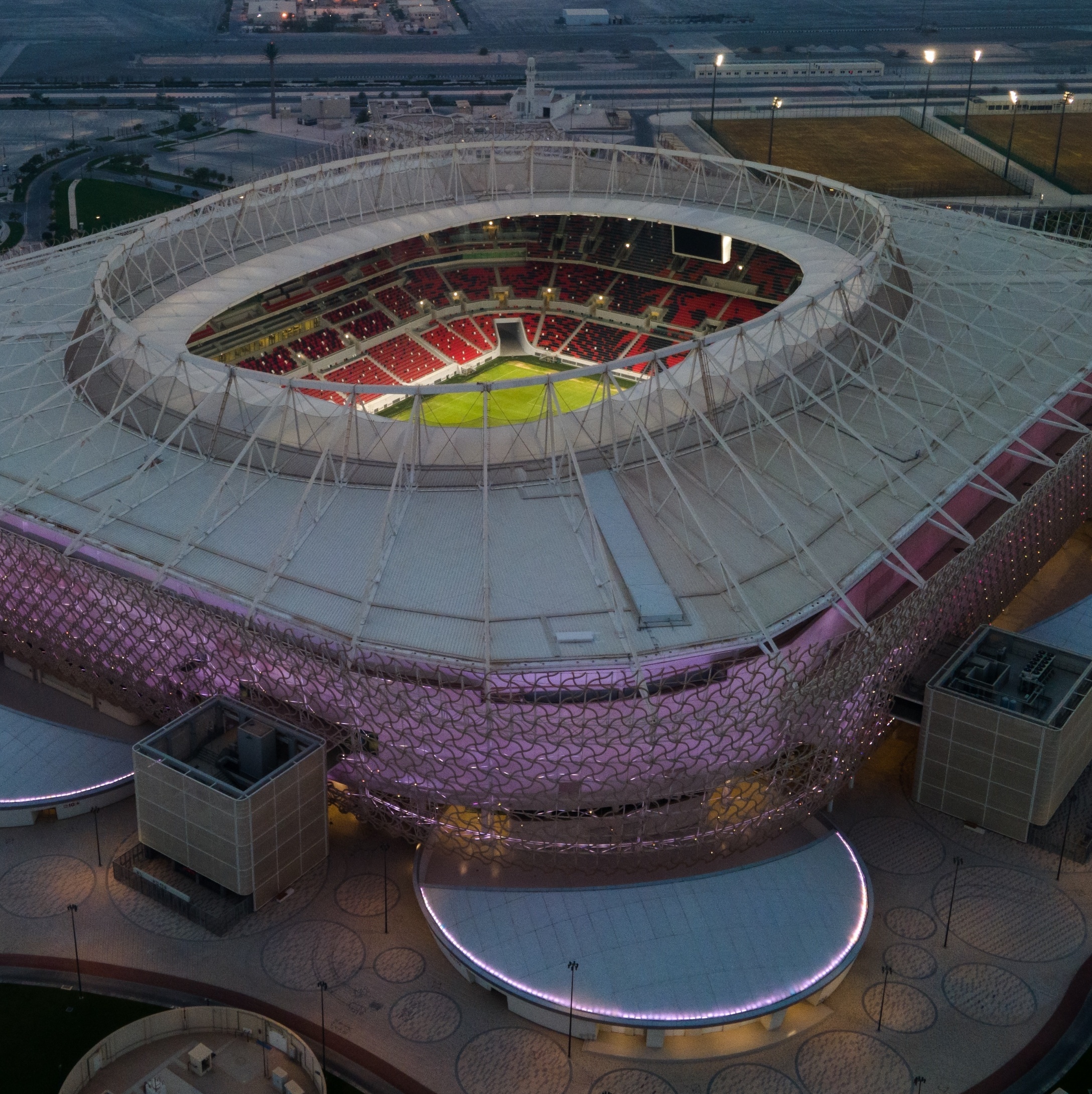 Fachada dourada marca estádio da final da Copa do Mundo do Catar