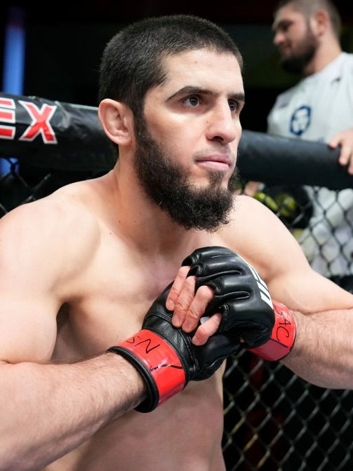 Makhachev se irrita com ranking do UFC e insinua até xenofobia com