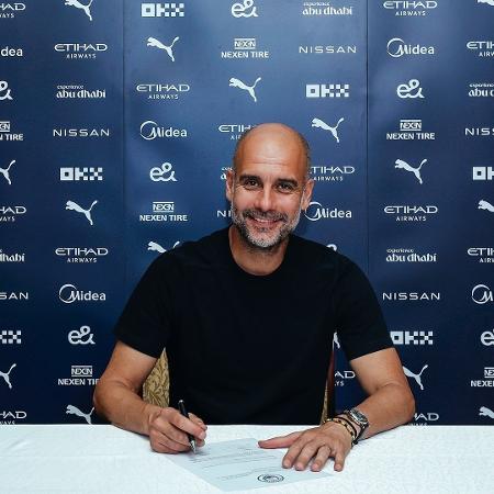 Técnico Pep Guardiola renovou contrato por mais dois anos com o Manchester City - Divulgação/Manchester City