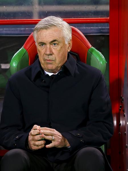 Carlo Ancelotti, técnico do Real Madrid, durante partida contra o Al Ahly, pelo Mundial de Clubes - Mohammad Karamali/DeFodi Images via Getty Images