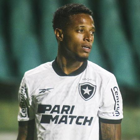 Tchê Tchê em ação durante Coritiba x Botafogo, jogo do Campeonato Brasileiro