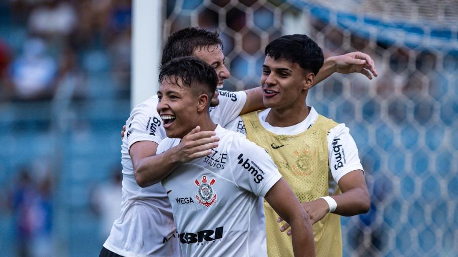 Corinthians luta por uma vaga na decisão da Copinha