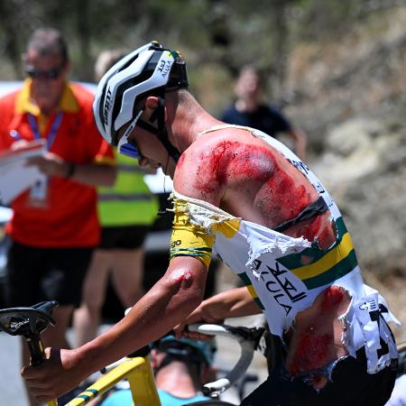Luke Plapp após se envolver em acidente durante o Tour Down Under