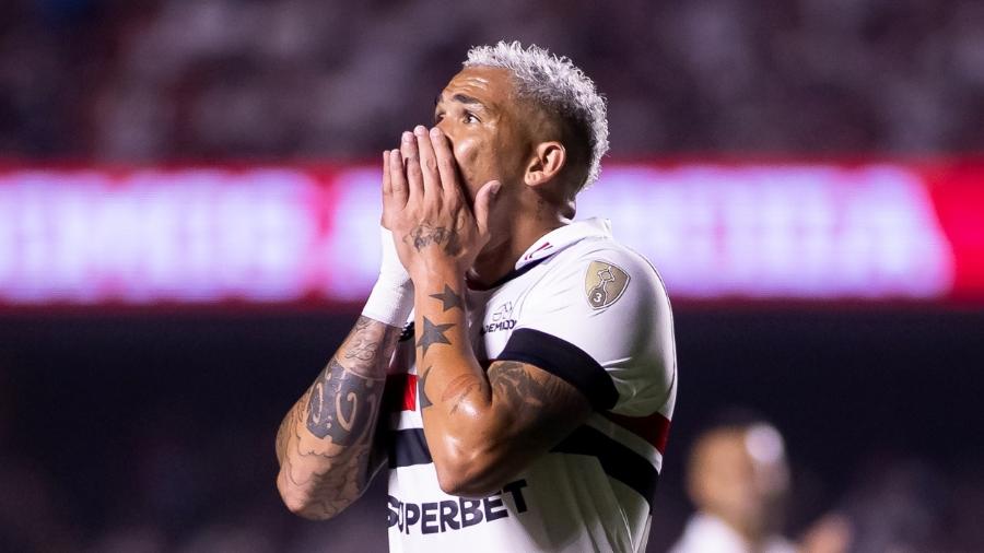 Luciano se lamenta durante São Paulo x Cobresal, duelo da Libertadores