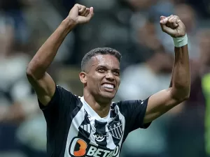 Pedrinho celebra primeiros gols pelo Atlético-MG, mas não crava permanência no clube