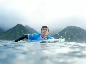 Australiano 'imita' Medina e compartilha foto 'voando' em Teahupoo; veja