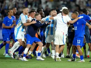 Olimpíadas: Jogo entre França e Argentina termina em confusão generalizada