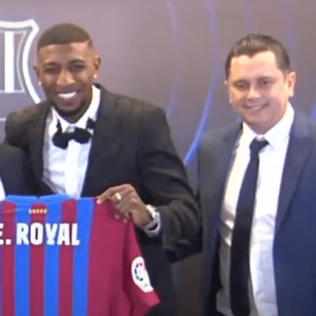 Emerson Royal e Danilo Lima (à direita), em apresentação do jogador no Barcelona, em 2021