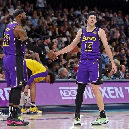 LeBron James e Austin Reaves em ação pelos Lakers contra o Memphis Grizzlies LeBron James e Austin Reaves em ação pelos Lakers contra o Memphis Grizzlies