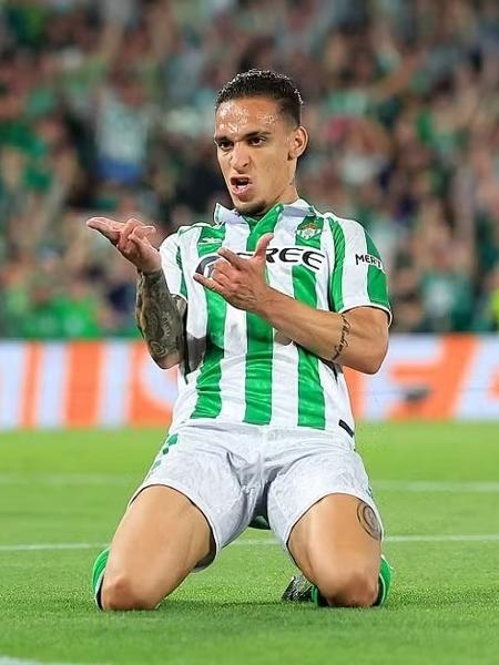 Antony passou a brilhar demais depois que trocou o Manchester United pelo Betis Antony passou a brilhar demais depois que trocou o Manchester United pelo Betis