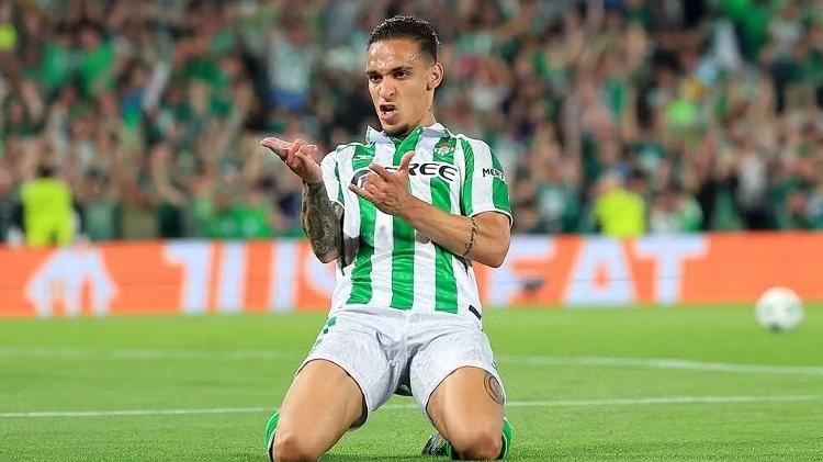 Antony é um dos destaques do Betis na temporada e pode ser campeão na quarta-feira