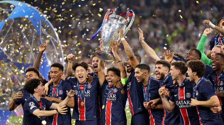 Capitão do PSG, Marquinhos levanta taça de campeão da Champions League Capitão do PSG, Marquinhos levanta taça de campeão da Champions League