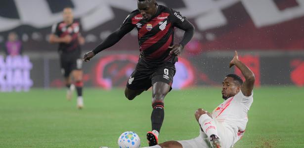 Athletico e Bragantino empatam em jogo com Volpi inspirado e lei do ex