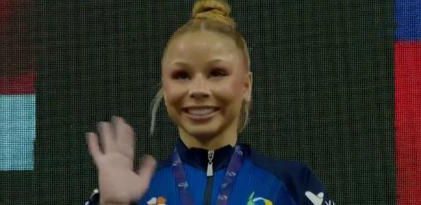 Flávia Saraiva brilha e conquista ouro nas barras assimétricas na Copa do Mundo