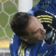 Fernando Prass pega o primeiro pênalti da decisão - Miguel Schincariol/AFP