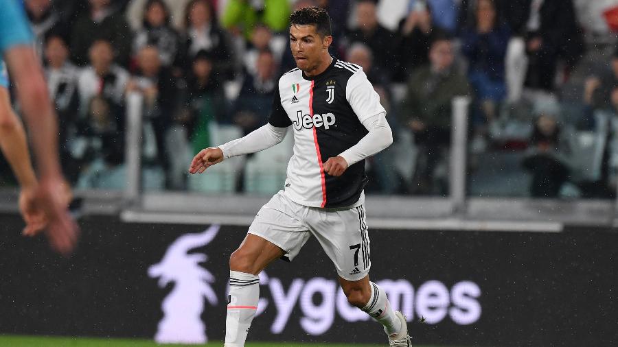 Cristiano Ronaldo em ação na partida entre Juventus X Atalanta pelo Campeonato Italiano  - Tullio M. Puglia/Getty Images