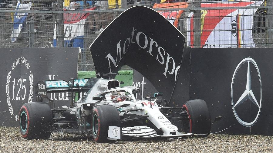 Hamilton escapou da pista na 30ª volta e perdeu a liderança do GP da Alemanha - Christof Stache/AFP