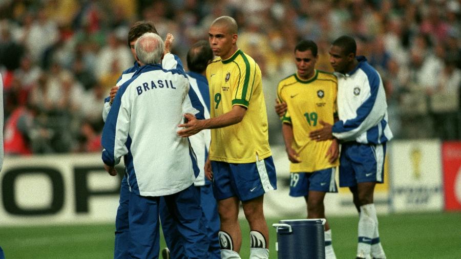 Ronaldo e Zagallo na final da Copa do Mundo de 1998, que deu o título à França após vitória sobre o Brasil - Michael Steele - EMPICS/PA Images via Getty Images
