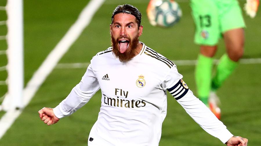 Sergio Ramos comemora outro gol de pênalti para o Real Madrid - REUTERS/Sergio Perez
