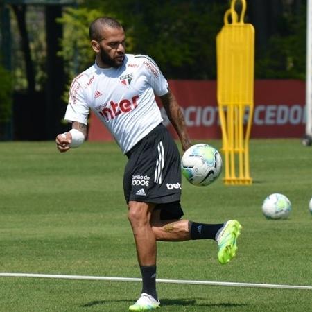 Recuperado, Daniel Alves treina pelo São Paulo no CCT da Barra Funda  -  Rubens Chiri / saopaulofc.net