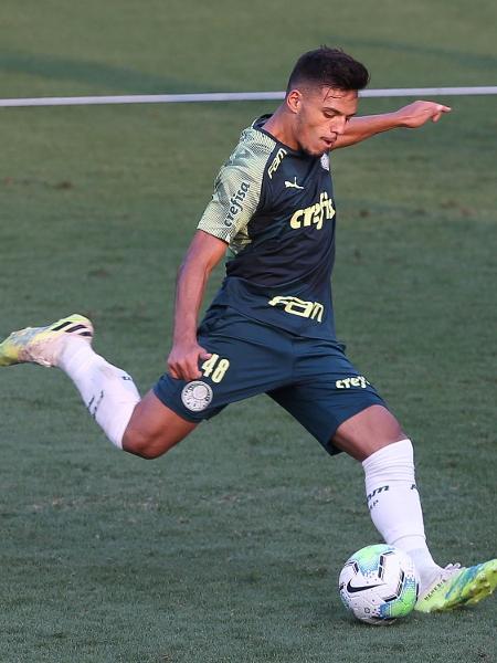 Gabriel Menino, durante treino do Palmeiras na Academia de Futebol - Cesar Greco