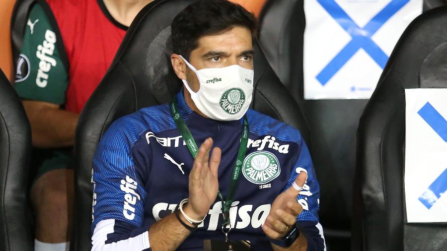 Técnico Abel Ferreira, do Palmeiras, durante a partida contra o Universitario, pela Libertadores - Getty Images