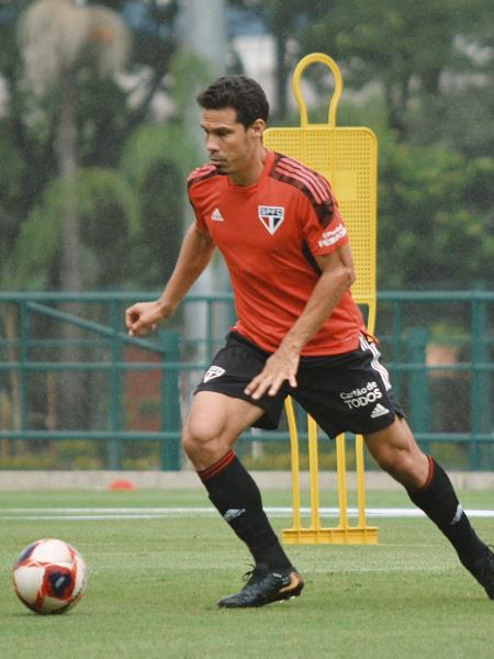Hernanes, jogador do São Paulo, em treino no CT da Barra Funda - Divulgação/SPFC